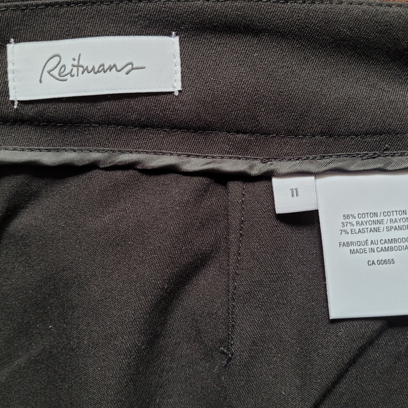 Size 11 - Reitmans black pencil skirt with silver zipper at the back - Picture 3 of 3